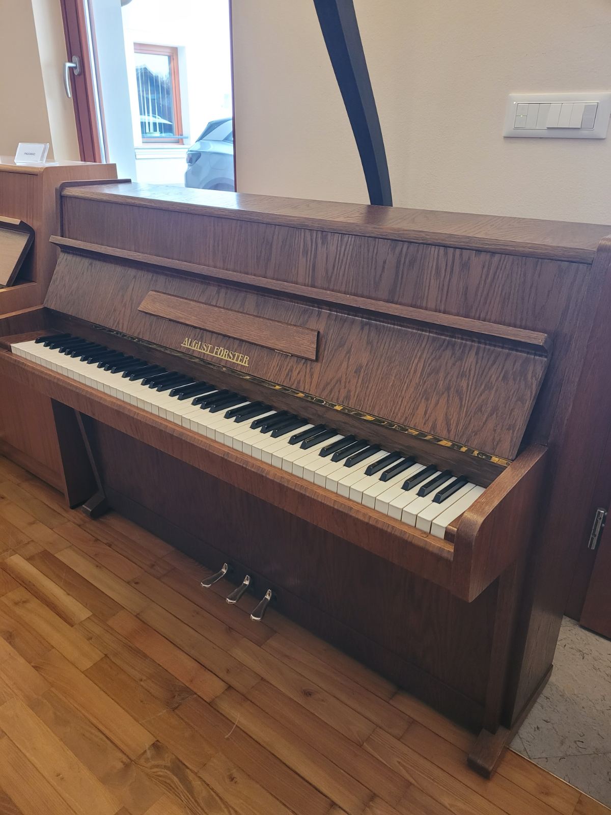 August Froster rabljen pianino August Froster rabljen